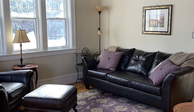Charming Linden Hills Cottage 800 feet from Lake Harriet, also near Bde Maka Ska