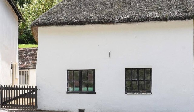 Charming Listed 1-bedroom cottage in lovely Milton Abbas with Parking