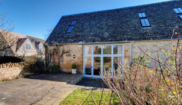 Charming Listed Country Cottage in the picturesque village of Lower Swell
