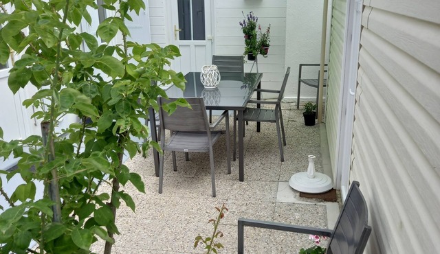 Charming little house, quiet, close to the beach (50 m) and market in Châtelaillon-Plage