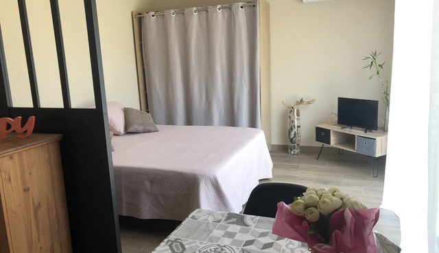 charming little air-conditioned villa with large garden and parking.