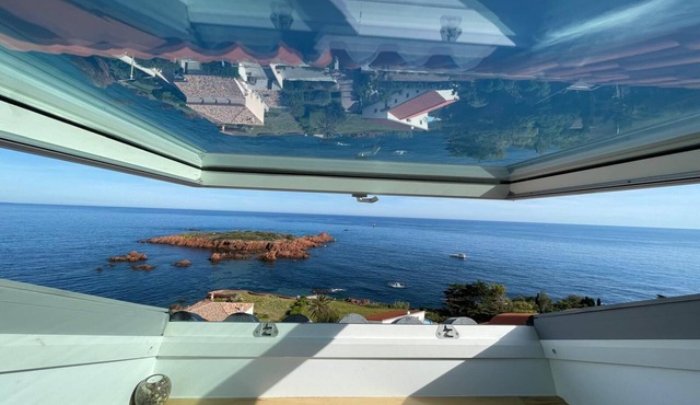 Charming little apartment with sea view