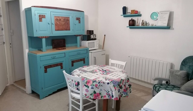 Charming little art deco apartment