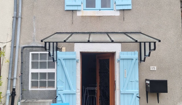 Charming little cottage in a fortified village