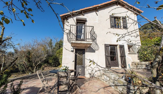 Charming Little Bucolic House 5-min from City