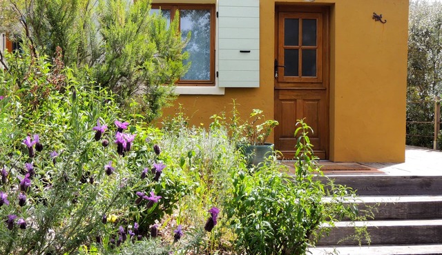 Charming little house, sea view and scents of the maquis.