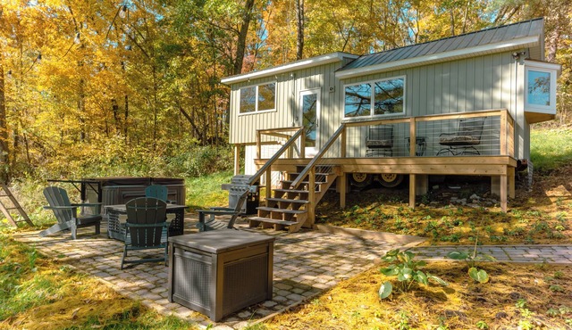 Charming "Little House" at Buckleberry View>EV Charging>Gorgeous View>Hot Tub