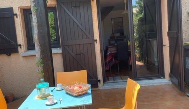 Charming little house with lovely outdoor air conditionning parking