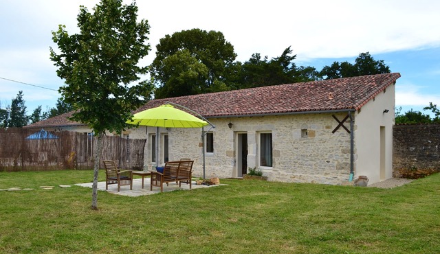 Charming little house in the Charente Limousine for 4 people, swimming pool