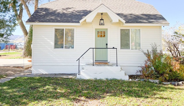 Charming little Paradise home in Cache Valley south end of Hyrum and Logan!