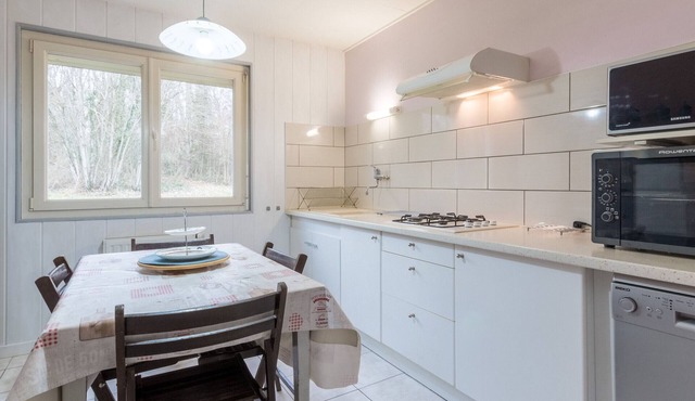 Charming lodge by the pond in Gy