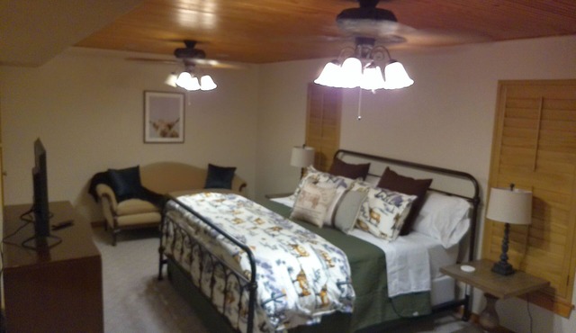 Charming Lodge in Poth, TX