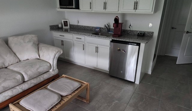 Charming lodge in marvelous Port St. Lucie with WiFi, AC