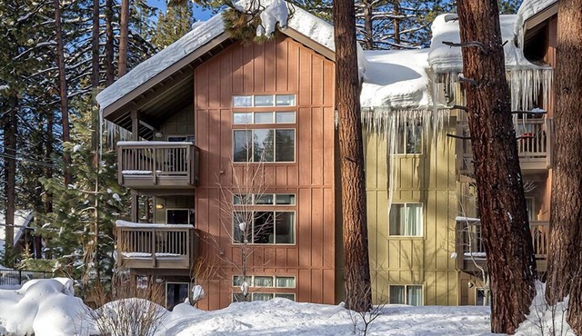 Charming Lodge-Style Resort with Something to do in Every Season!
