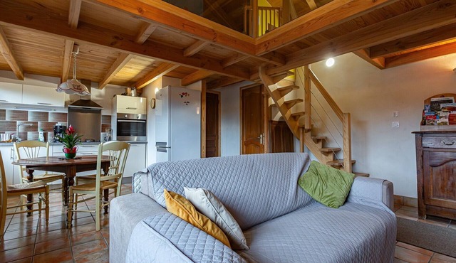 Charming Loft 'La Rose Désirée' with Mountain View and Wi-Fi