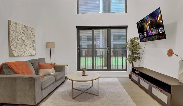 Charming LOFT - Downtown CL - Rooftop - BBQ - Playhouse Sq - Pets OK - Parking