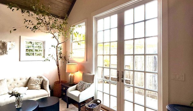 Charming Loft in tranquil Los Alamos with AC, WiFi