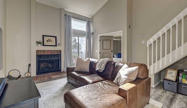 Charming Loft w/Fireplace – Minutes from Denver & Mountain Adventures