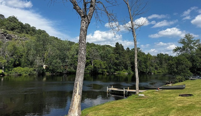 Charming log cabins on Paint River - Pet Friendly!
