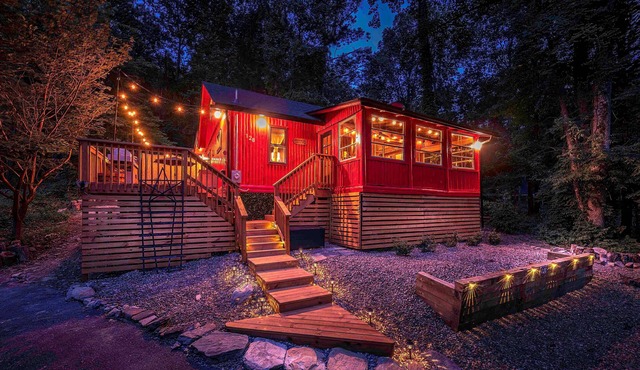Charming Log Cabin in a Mountain Lake Community