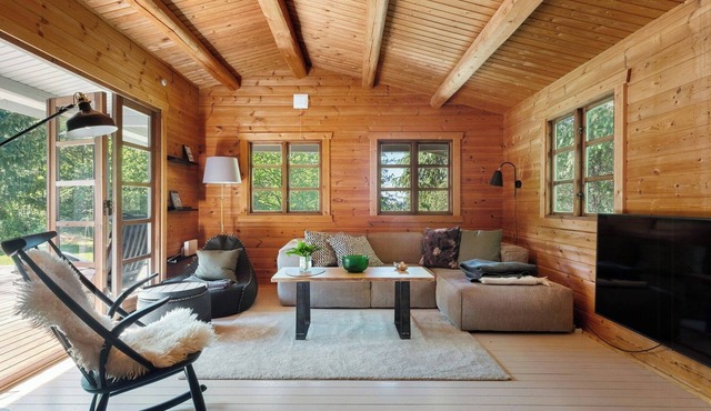 Charming log cabin by a beautiful Lake