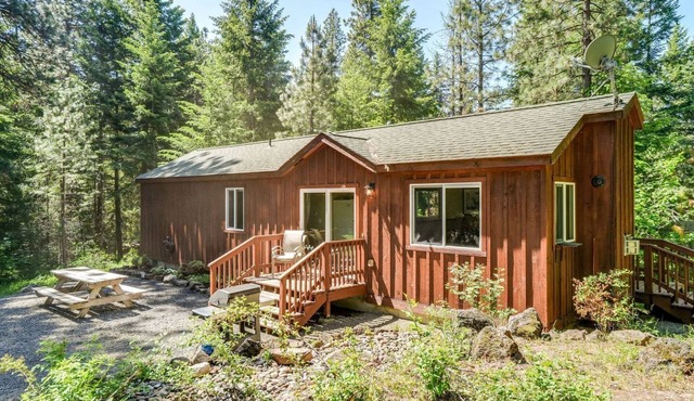 Charming Log Cabin for Families near Mount Rainier, Washington