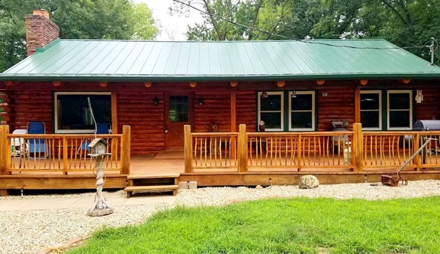 Charming Log Cabin Getaway with Private Hot Tub near Decatur, Illinois
