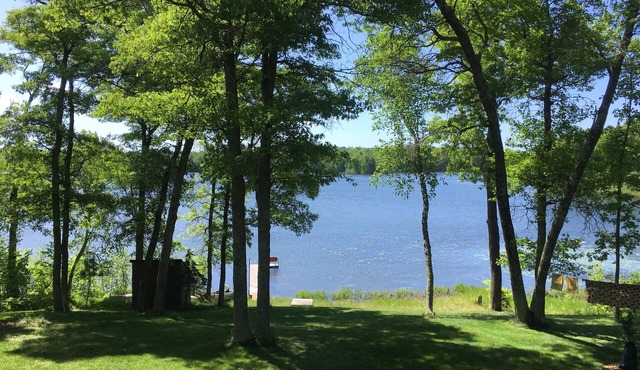 Charming Log Cabin on Beautiful Lake Butterfield