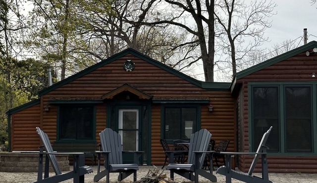 Charming Log Cabin on a private spring fed lake