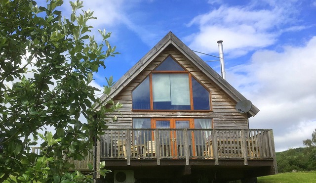 Charming log cabin with great views over beautiful Loch Awe and mountains beyond