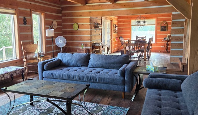 Charming Log Chalet on the Lake