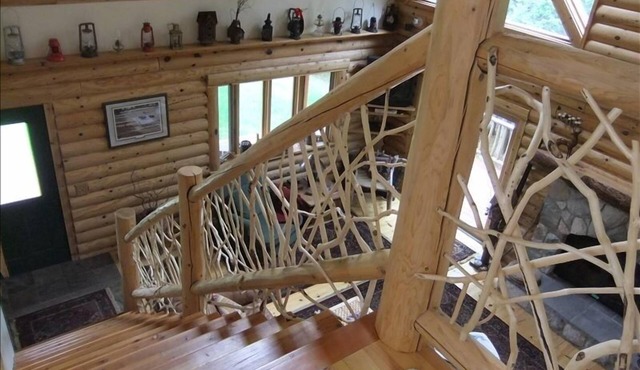 Charming Log House with WIFI Steps Away from Boyne River and enhanched cleaning.