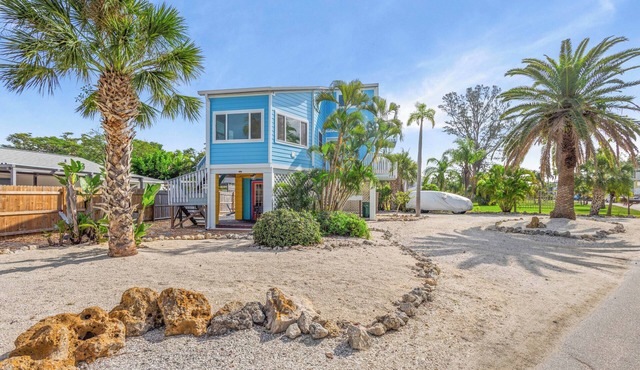 Charming Longboat Village Hideaway–2BR in a Quiet Coastal Neighborhood by RVA