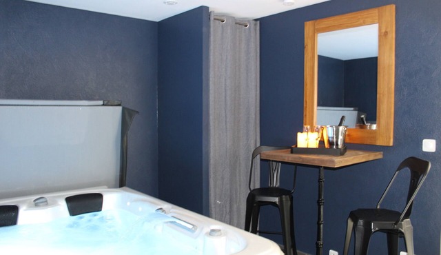 Charming love room Althea