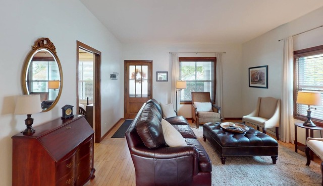 Charming Lower Near Hospitals/Green Bay/Astor