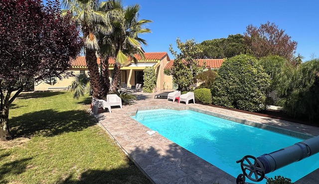 Charming, luminous house with private swimming pool and pleasure garden