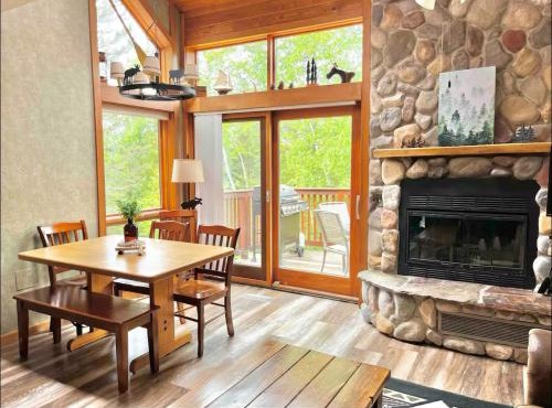 Charming Lutsen Mountain Townhome with Pool Access