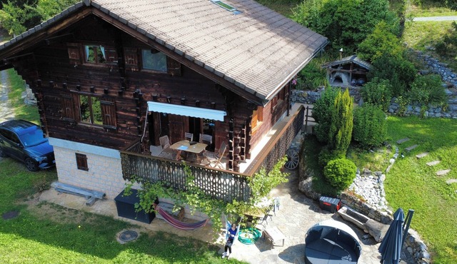Charming lux chalet, views comfort escape, Samoens Valley, peaceful log fire