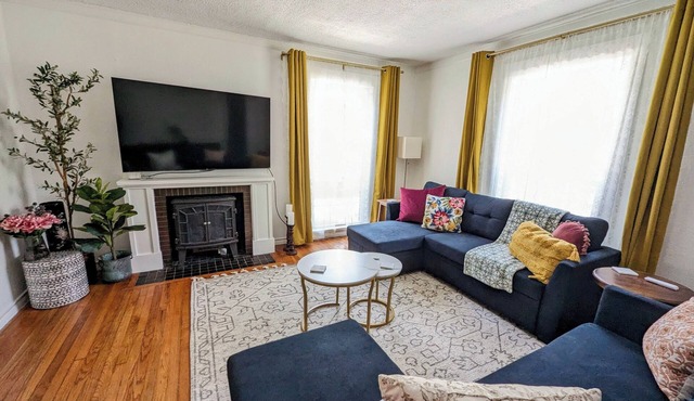 Charming Lux Gem in Med Center w/2 King Beds-Patio-Backyard