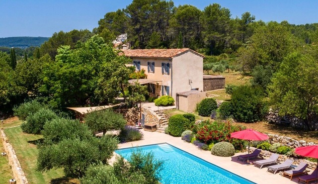 Charming, luxurious house in Cotignac for 8 p with pool surrounded by vineyards