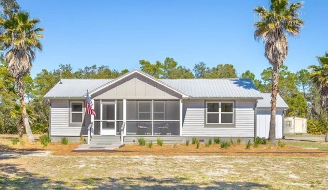 CHARMING LUXURIOUSNESS - RENOVATED 3BR house, pet's welcomed, minutes to SGI!