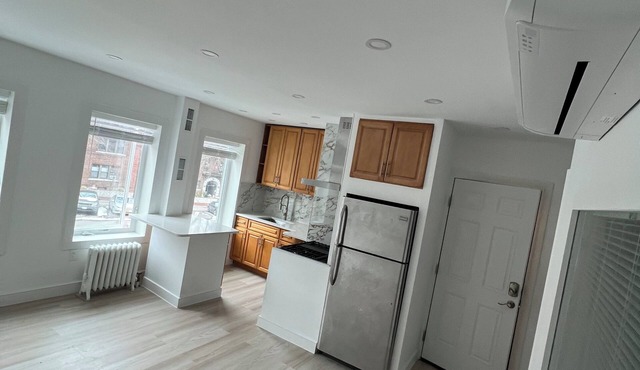 Charming luxury 2-bedroom apartment with AC, WiFi in welcoming Queens