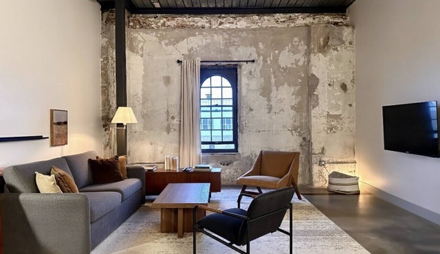 Charming Luxury Apt with Rooftop, Gym, and Parking