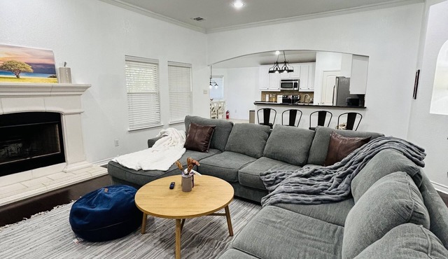 Charming Luxury Convenience Spacious Home Burleson