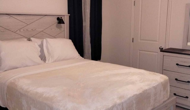 Charming Luxury Room for rent King and Queen bed available