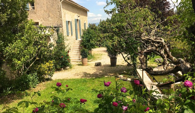 Charming Magnanerie with swimming pool and pétanque court in an idyllic setting