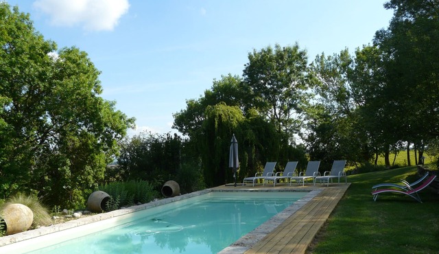 Charming maisonette, with swimming pool, view of the countryside and the Pyrenee