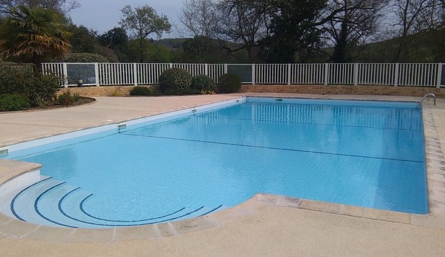 Charming Maisonnette near Sarlat-la-Canéda with Shared Pool, Private Terrace & Garden