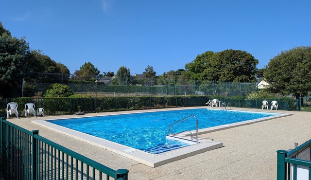 Charming Maisonnette Ty DaCoLi with Shared Pool, 2 Minutes from the Beach