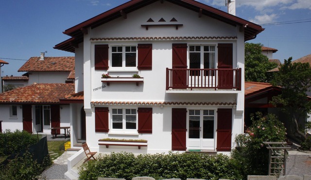 CHARMING MAISONNETTE GARDEN LEVEL - VILLAGE CENTER